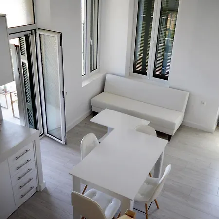 Malvazios Faragnanti #1 Apartamento *